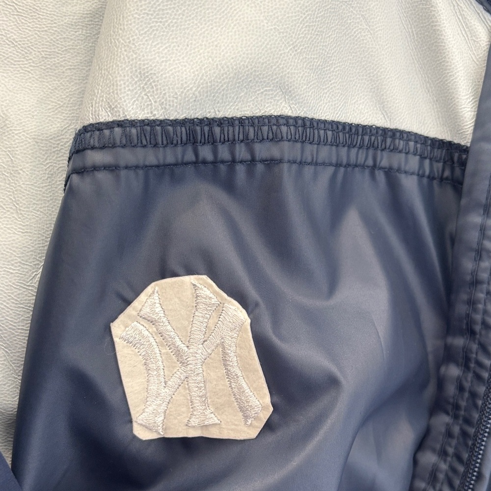 Men's Nike New York Yankees Navy Windbreaker with Logo - Picture 4 of 4